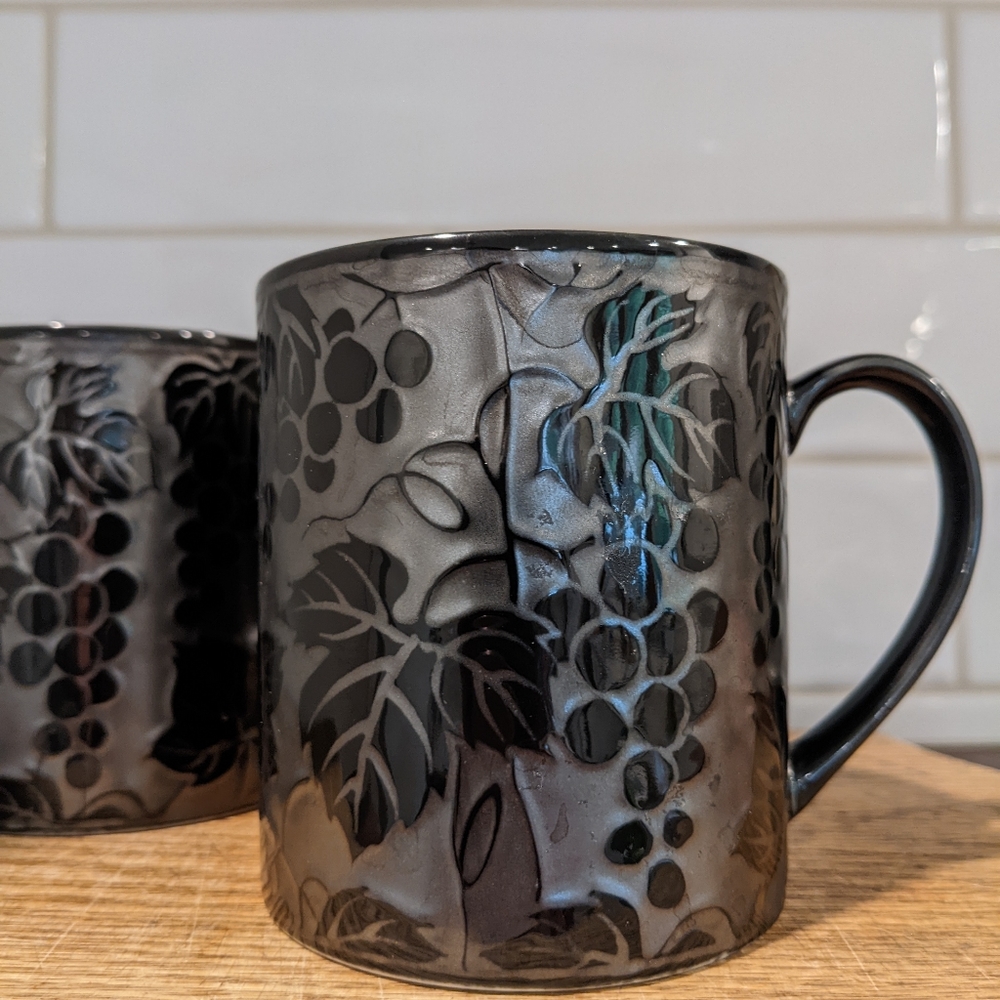 Vintage Pier 1 set of 2 mugs